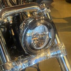 MY26 Harley-Davidson Softail Breakout 117 w/ABS (FXBR) Vivid Black thumb 1