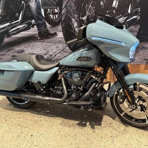 2024 Harley-Davidson® Street Glide® thumb 3