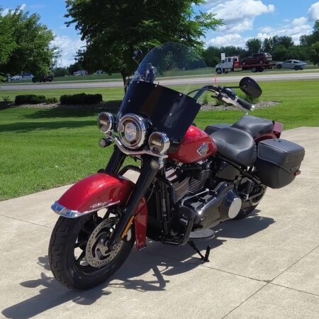 2026 Harley-Davidson® Heritage Classic Brilliant Red Black Laced Wheels thumb 0