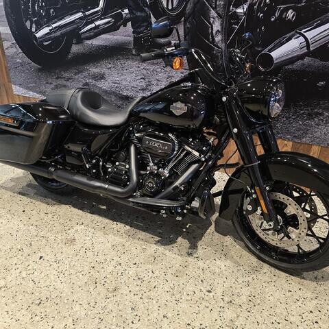 2025 Harley-Davidson® Road King™ Special thumb 2