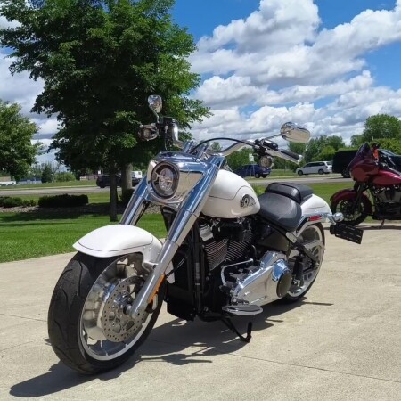 2026 Harley-Davidson® Fat Boy® White Onyx Pearl Chrome Trim thumb 0
