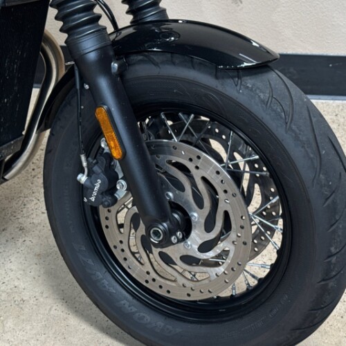 Triumph Bonneville Bobber 2024 thumb 2
