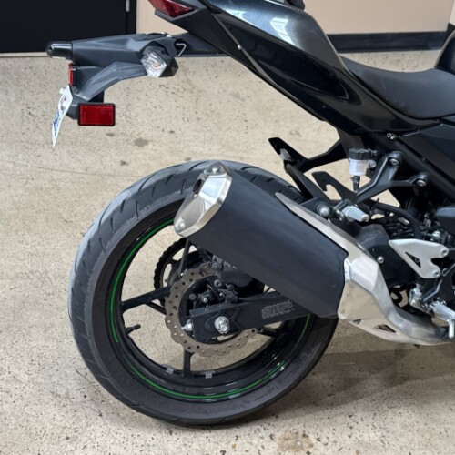 Kawasaki Ninja® 400 2023 thumb 3
