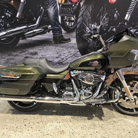 Harley-Davidson® Road Glide® 2025 FLTRX thumb 2
