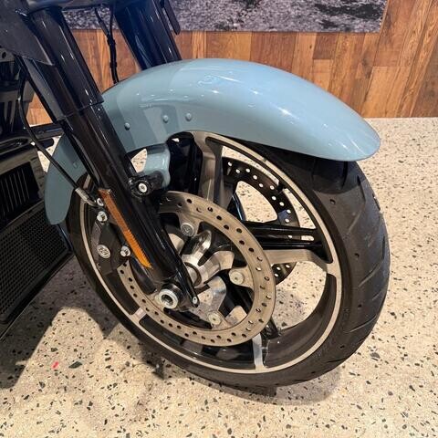 Harley-Davidson® Street Glide® 2024 FLHX thumb 2