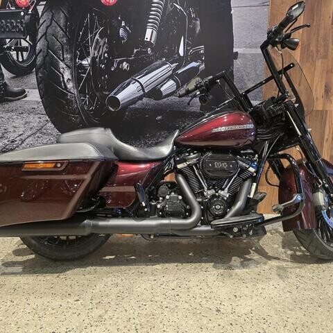 2018 Harley-Davidson® Road King® Special thumb 2