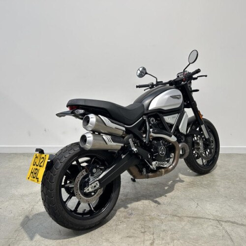 2021 Ducati Scrambler 1100 in Dark Stealth Black thumb 2