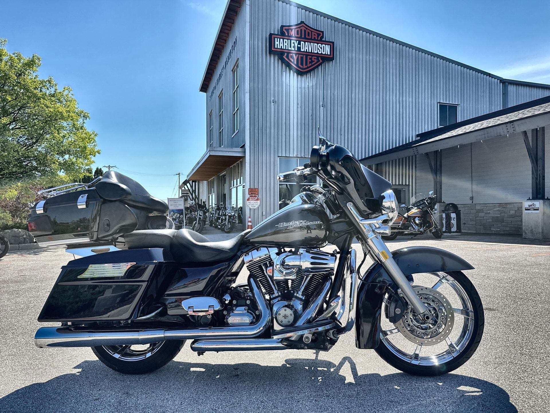 2013 Harley-Davidson® Street Glide® Midnight Pearl