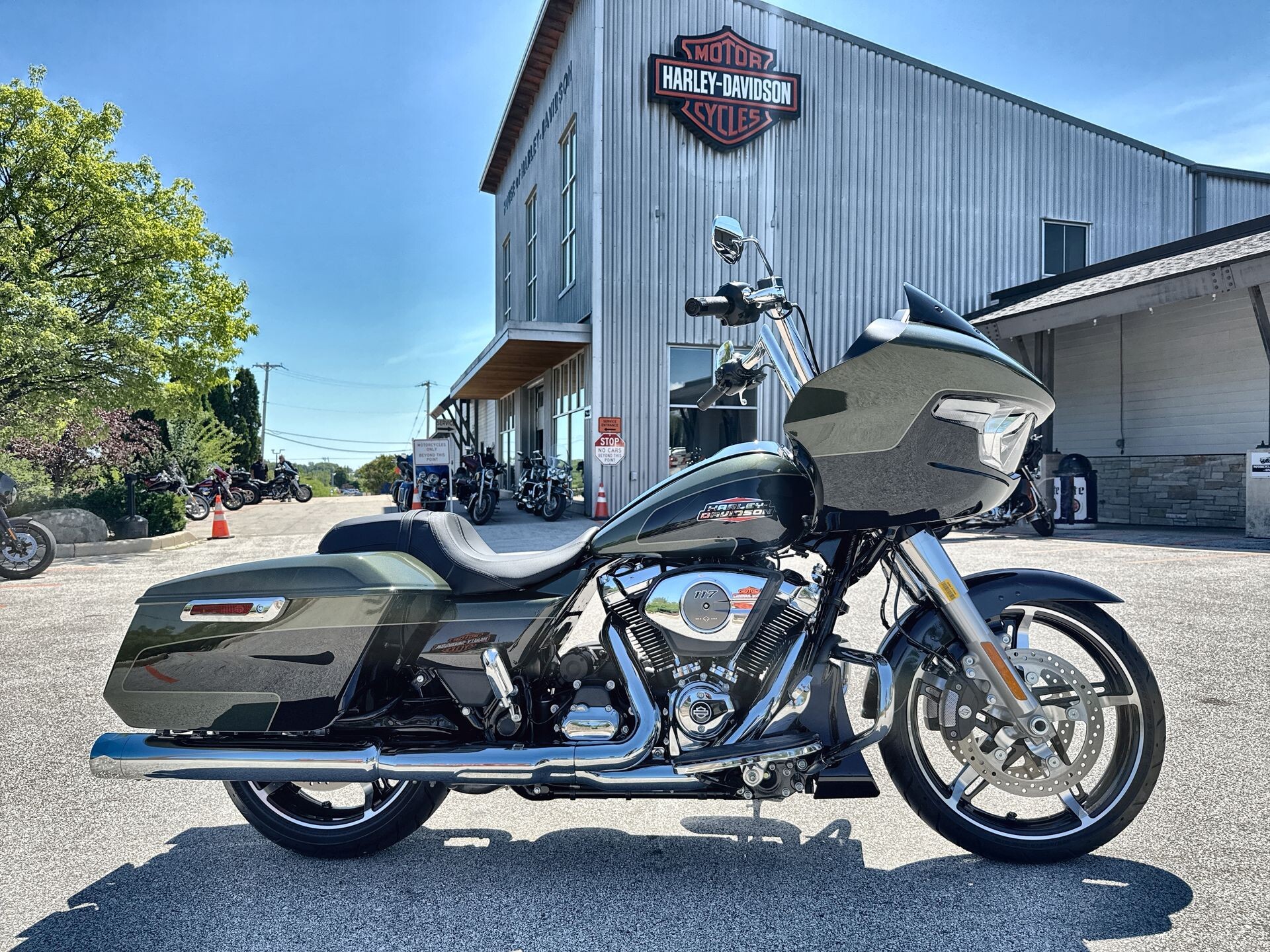 2026 Harley-Davidson® Road Glide® Olive Steel Metallic / Vivid Black Chrome Trim
