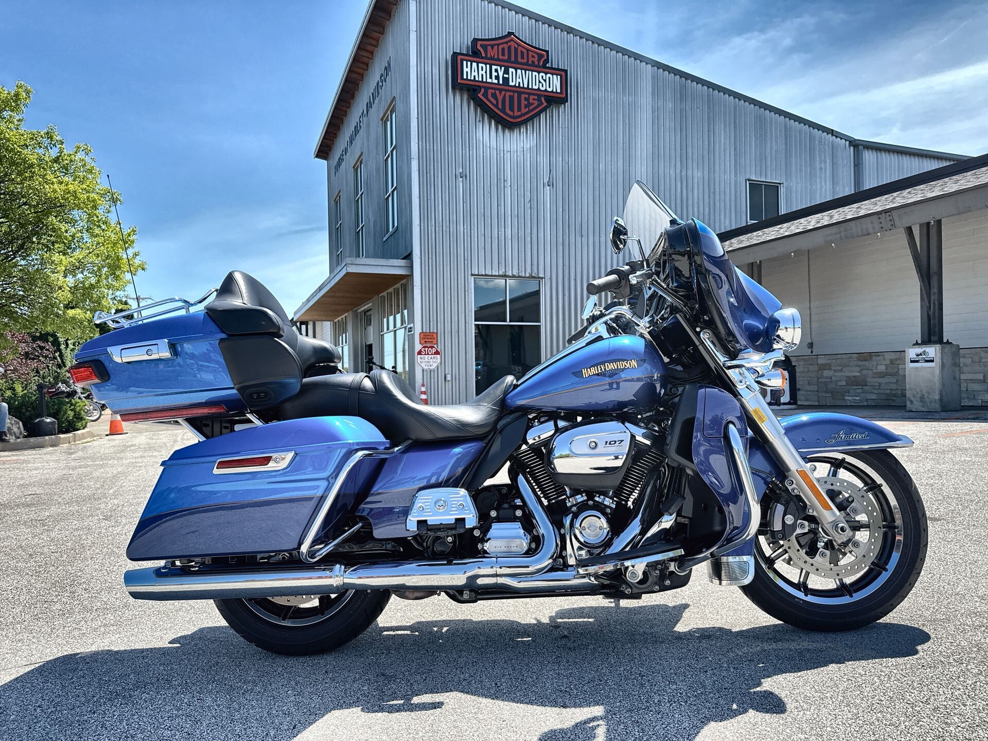 2017 Harley-Davidson® Ultra Limited Custom Colour Bonneville Blue/Fathom Blue