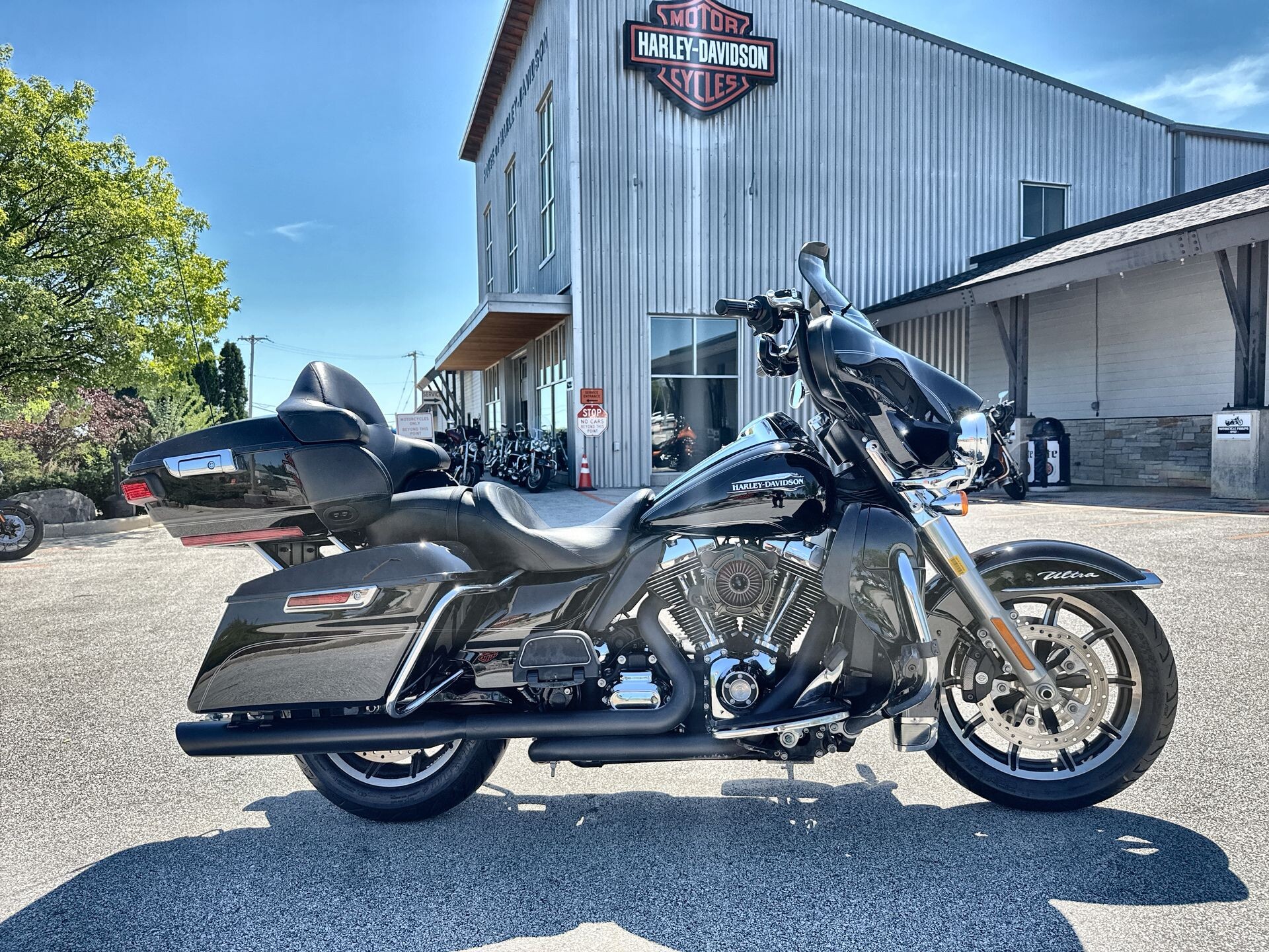 2015 Harley-Davidson® Electra Glide® Ultra Classic™ Vivid Black