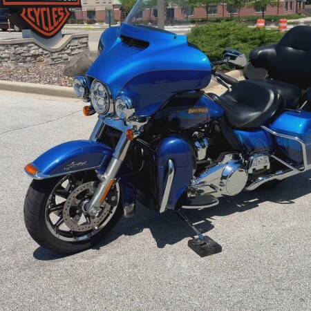 2017 Harley-Davidson® Ultra Limited Custom Colour Bonneville Blue/Fathom Blue thumb 1