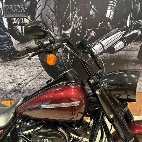 2018 Harley-Davidson® Road King® Special thumb 1