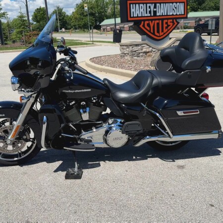 2022 Harley-Davidson® Ultra Limited Vivid Black thumb 0