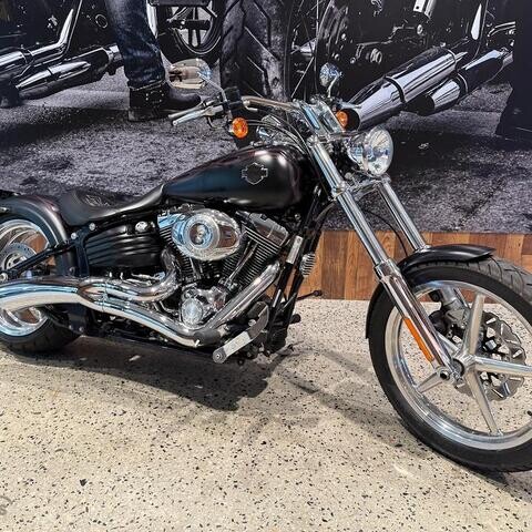 2010 Harley-Davidson® Softail® Rocker™ C thumb 3
