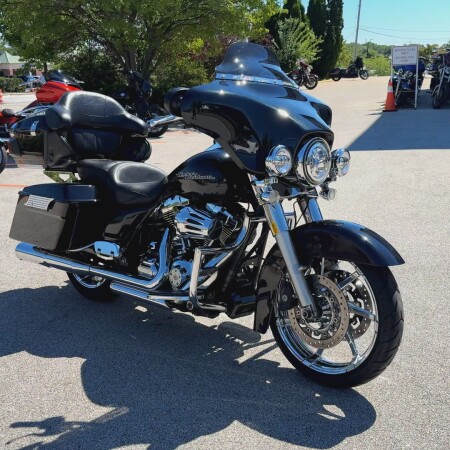 2013 Harley-Davidson® Street Glide® Midnight Pearl thumb 3