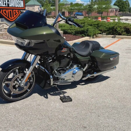 2026 Harley-Davidson® Road Glide® Olive Steel Metallic / Vivid Black Chrome Trim thumb 1