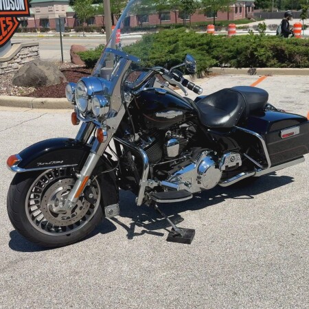 2011 Harley-Davidson® Road King® Exclusive - Vivid Black - Firefighter thumb 1