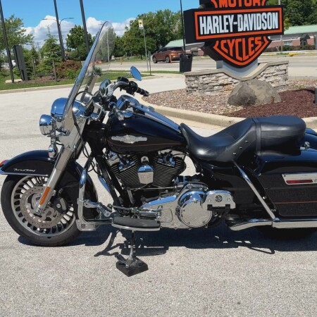 2011 Harley-Davidson® Road King® Exclusive - Vivid Black - Firefighter thumb 0