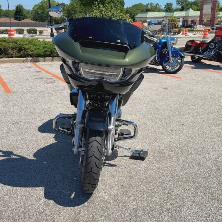 2026 Harley-Davidson® Road Glide® Olive Steel Metallic / Vivid Black Chrome Trim thumb 2