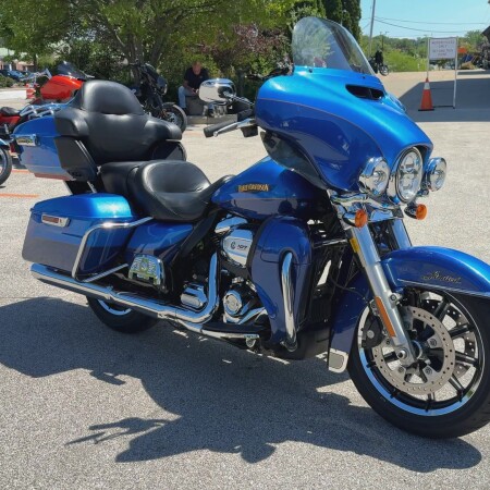 2017 Harley-Davidson® Ultra Limited Custom Colour Bonneville Blue/Fathom Blue thumb 3