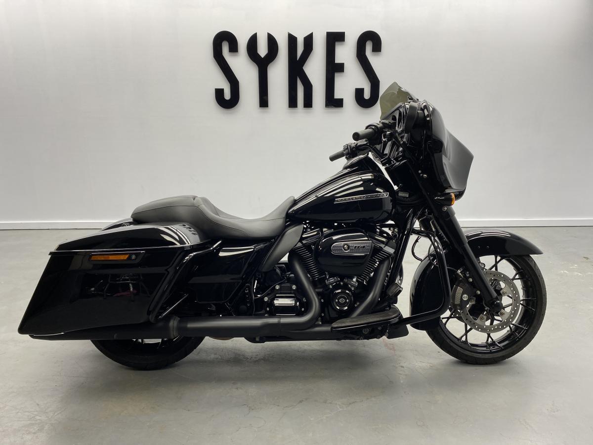 2020 Harley-Davidson FLHXS Touring Street Glide Special in Vivid Black