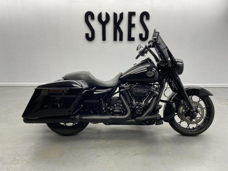 2021 Harley-Davidson FLHRXS Touring Road King Special in Vivid Black 