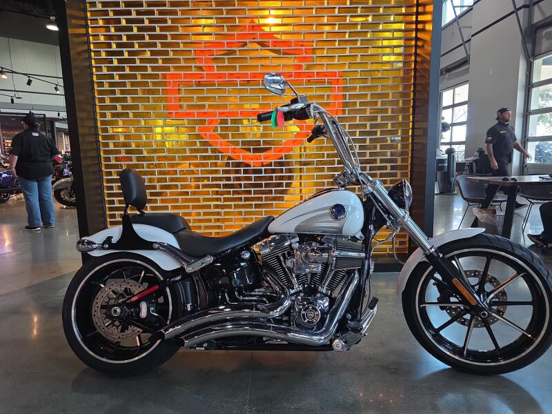 Harley-Davidson® Breakout® 2016
