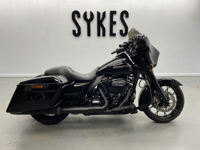 2020 Harley-Davidson FLHXS Touring Street Glide Special in Vivid Black