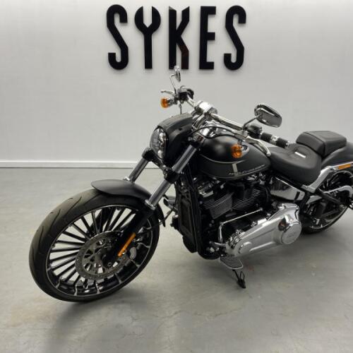 2023 Harley-Davidson FXBR Softail Breakout 117 in Black Denim thumb 2