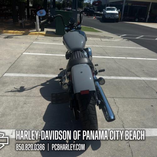 2026 Harley-Davidson® Street Bob® thumb 2