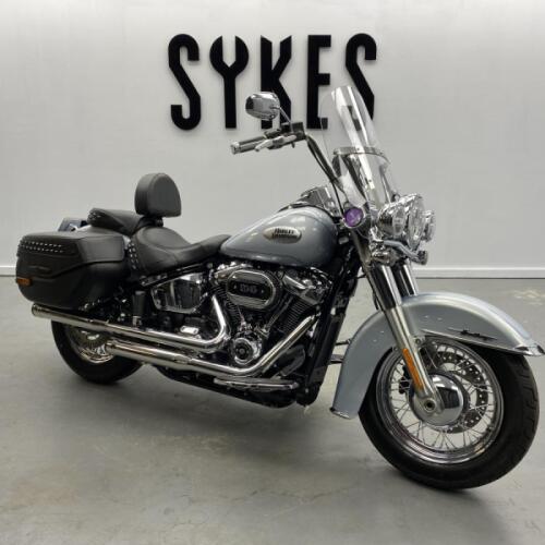 2024 Harley-Davidson FLHCS Softail Heritage Classic in Atlas Silver thumb 3