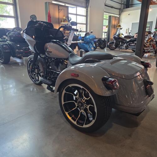Harley-Davidson® Road Glide 3 2026 thumb 0