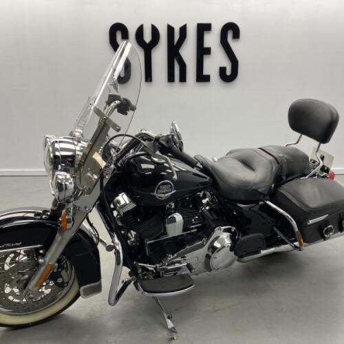 2009 Harley-Davidson FLHRC Touring Road King Classic in Vivid Black thumb 1