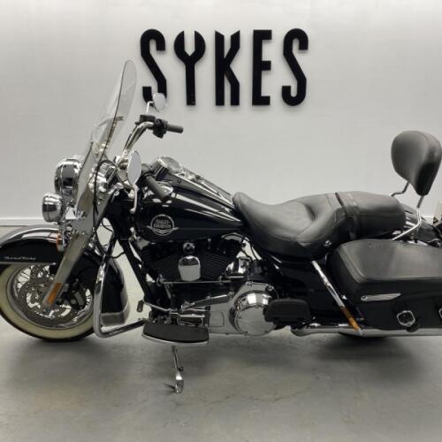 2009 Harley-Davidson FLHRC Touring Road King Classic in Vivid Black thumb 0