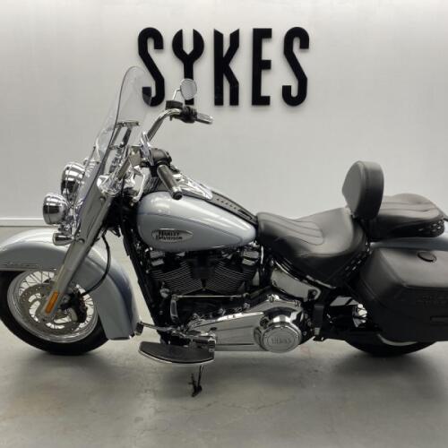 2024 Harley-Davidson FLHCS Softail Heritage Classic in Atlas Silver thumb 1