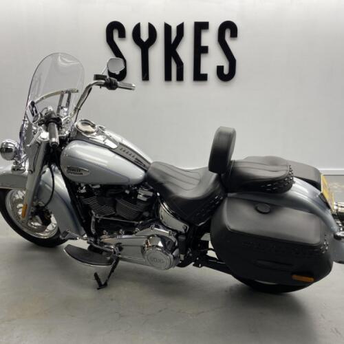 2024 Harley-Davidson FLHCS Softail Heritage Classic in Atlas Silver thumb 0