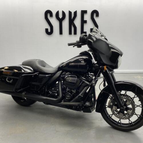 2020 Harley-Davidson FLHXS Touring Street Glide Special in Vivid Black thumb 2