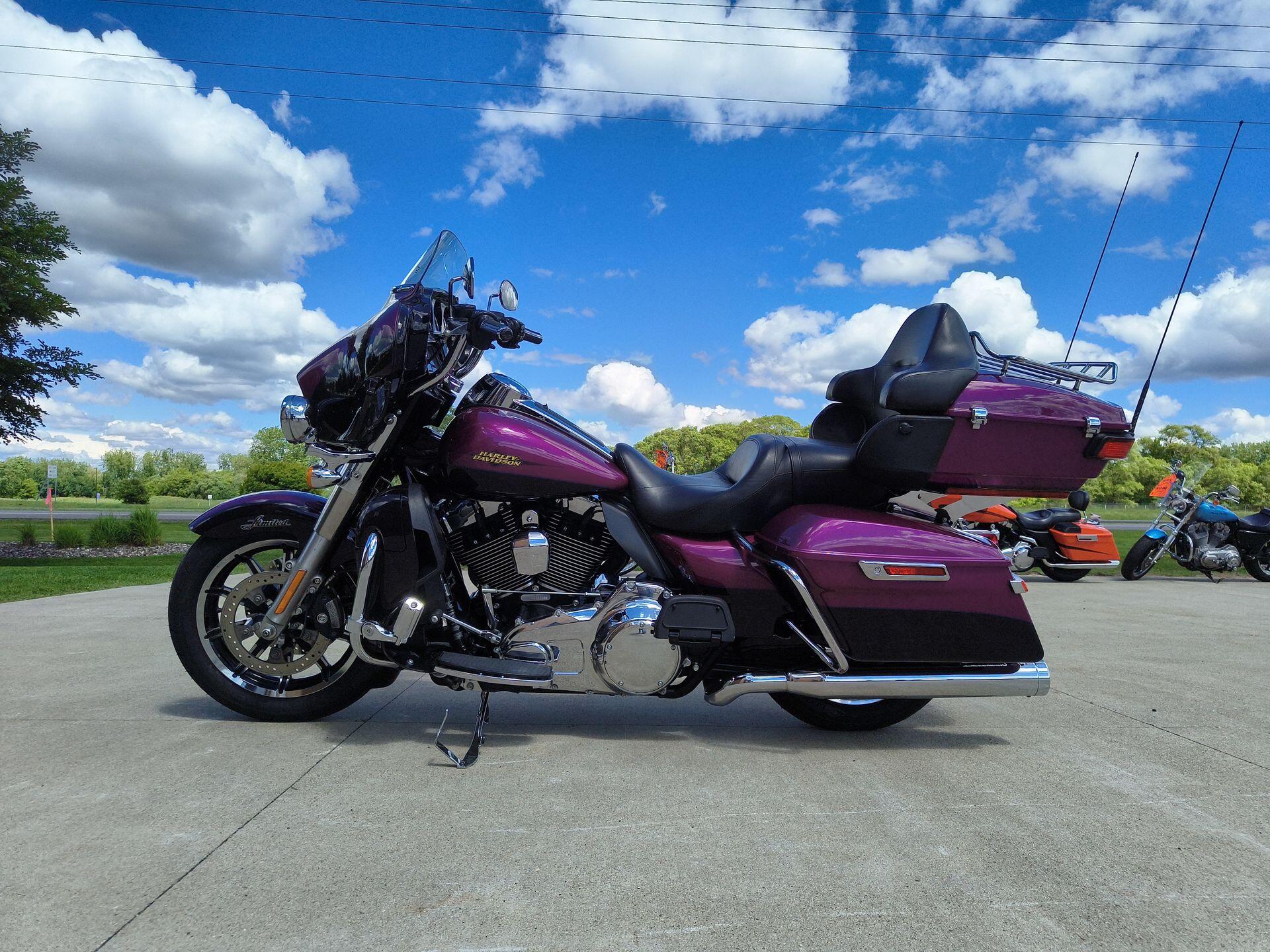 2016 Harley-Davidson® Ultra Limited Low Custom Colour Purple Fire/Blackberry Smoke