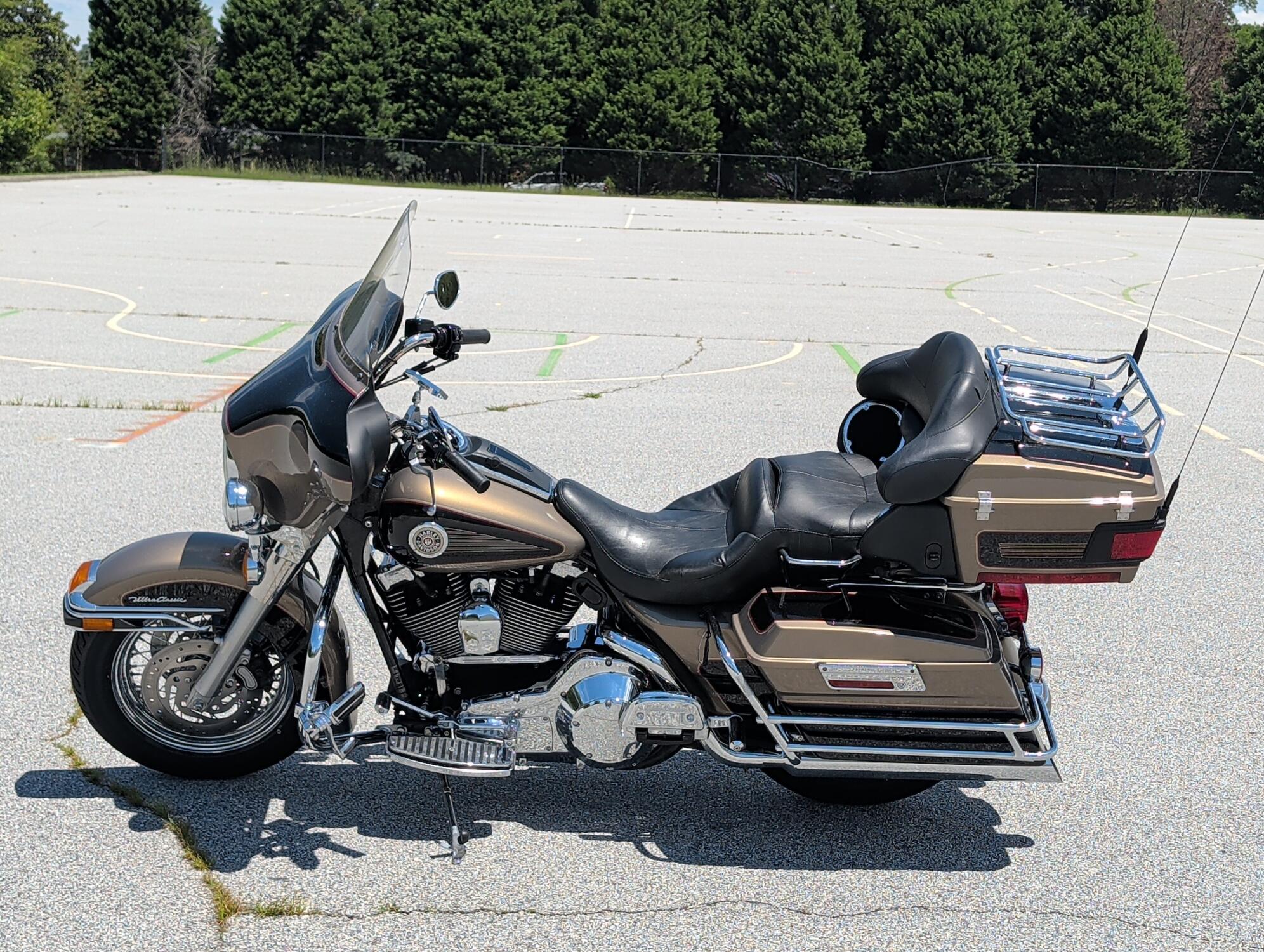 Harley-Davidson® Electra Glide® Ultra Classic Peace Officer SE 2004