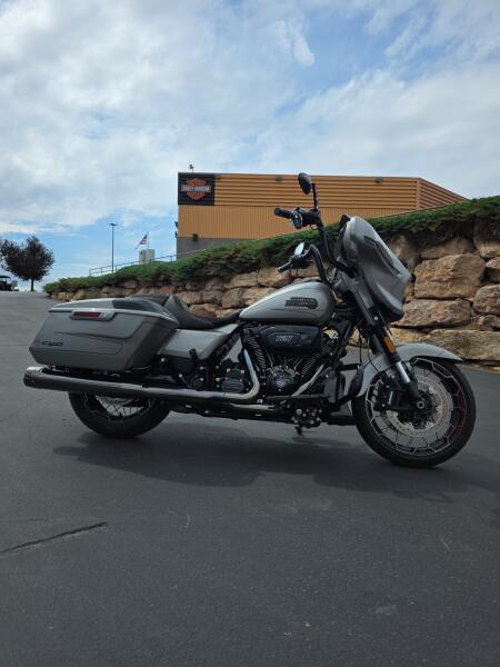 Harley-Davidson® CVO™ Street Glide® 2023
