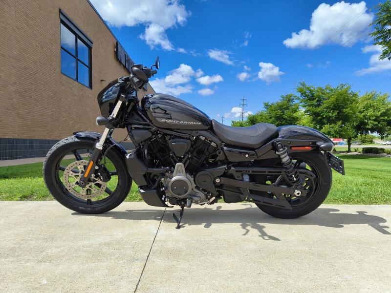 2022 Harley-Davidson® Nightster™ Vivid Black