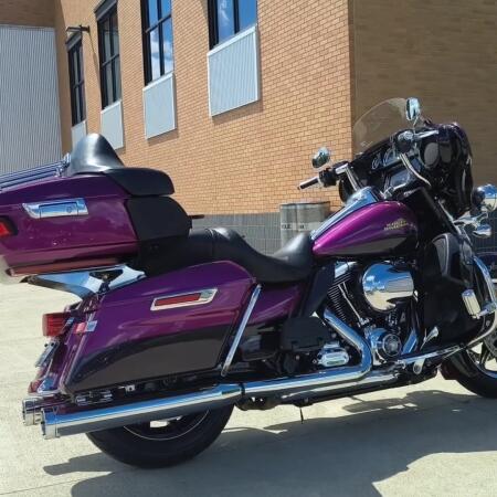 2016 Harley-Davidson® Ultra Limited Low Custom Colour Purple Fire/Blackberry Smoke thumb 2