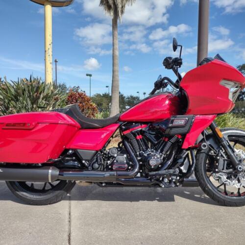 Harley-Davidson® CVO™ Road Glide™ ST 2025 thumb 3