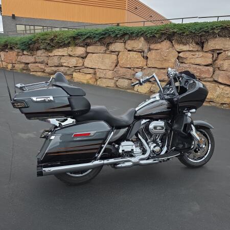 Harley-Davidson® CVO™ Road Glide® Ultra 2016 thumb 2