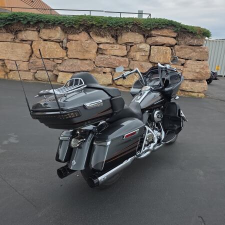 Harley-Davidson® CVO™ Road Glide® Ultra 2016 thumb 1
