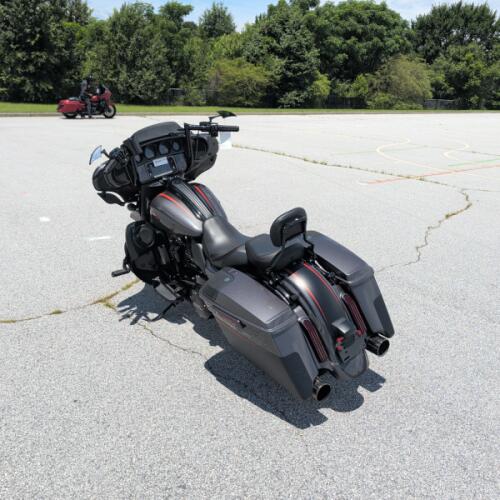 Harley-Davidson® CVO™ Street Glide® 2018 thumb 0