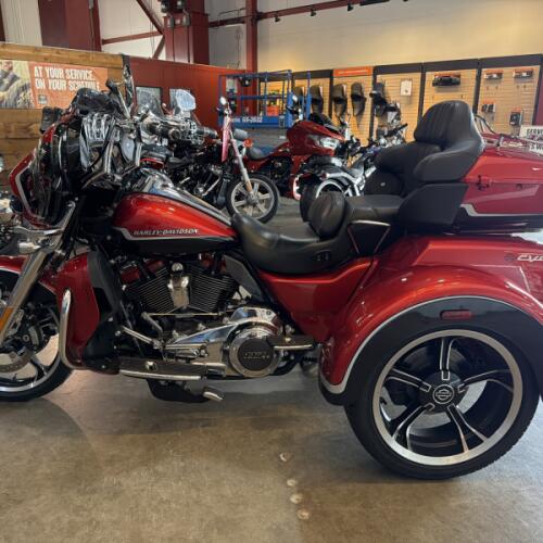 Harley-Davidson® CVO™ Tri Glide® 2021 thumb 2