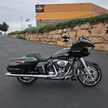 Harley-Davidson® Road Glide™ 2026 thumb 3