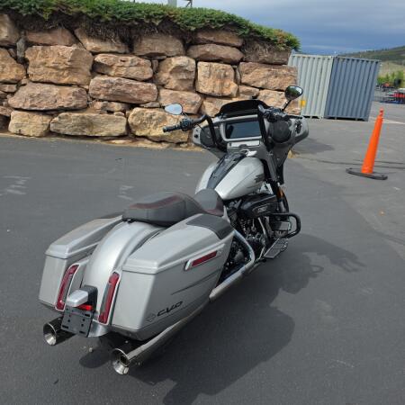 Harley-Davidson® CVO™ Street Glide® 2023 thumb 1